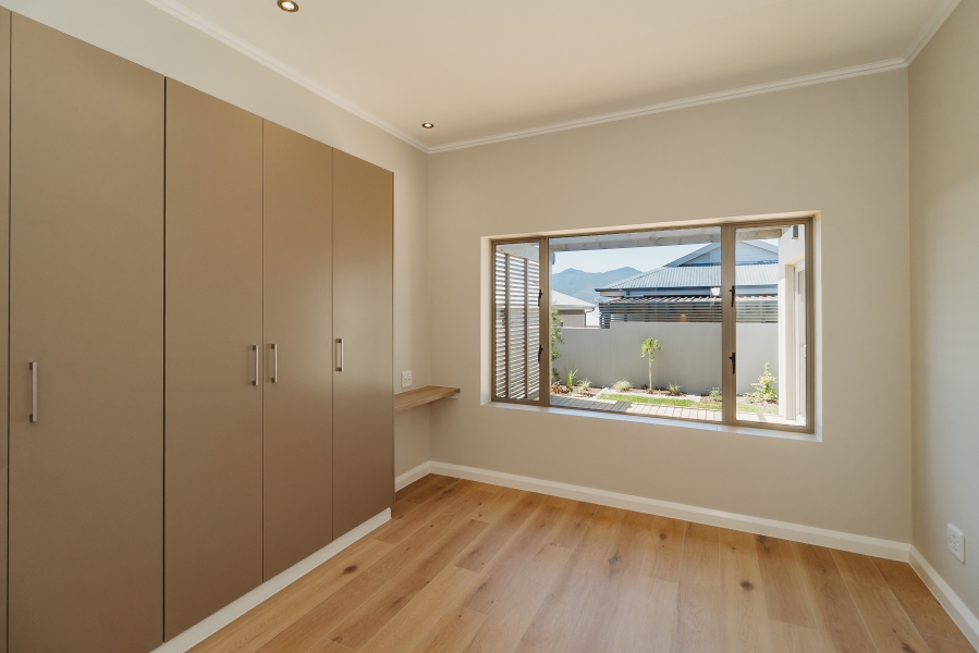 3 Bedroom Property for Sale in Kraaibosch Western Cape